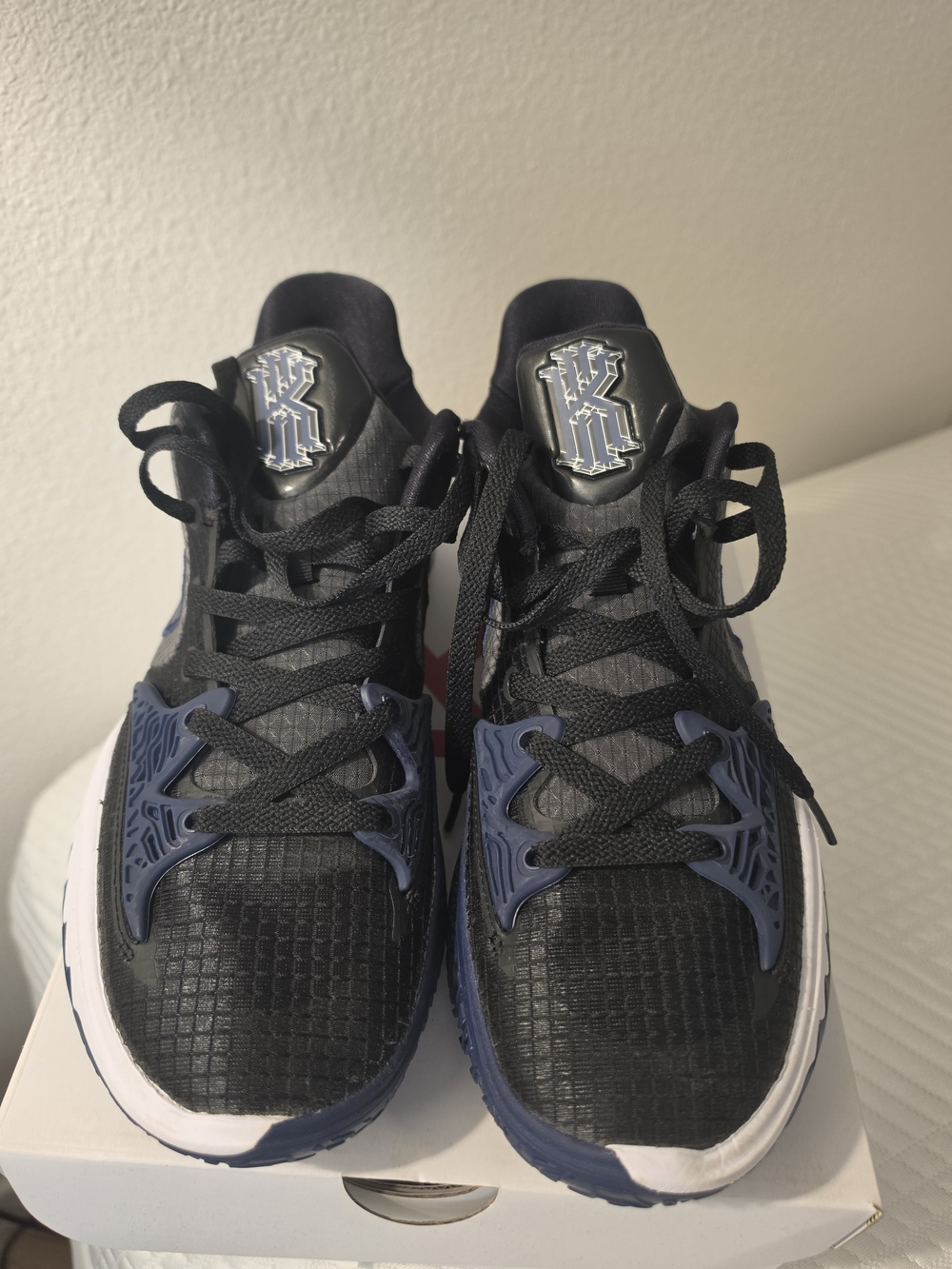 Nike Kyrie Low 4 TB - Size 9 - Picture 3 of 7